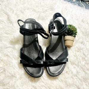 Naot black leather sandals size 40 US 9-9.5